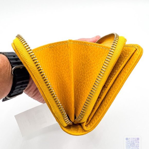 GUCCI Yellow and Brown GG Compact Bifold Wallet - Authenticated - Picture 13 of 13